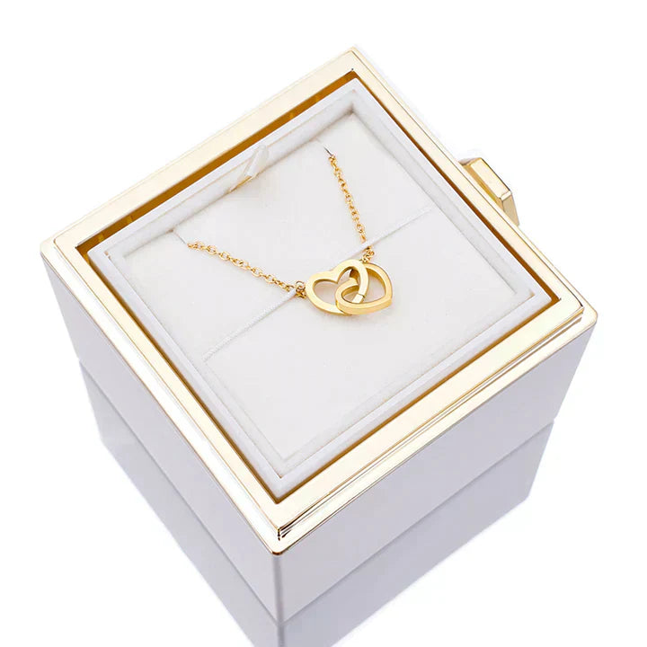 💖 Colar Dois Corações com Rosa Eternizada + Nomes Gravados!