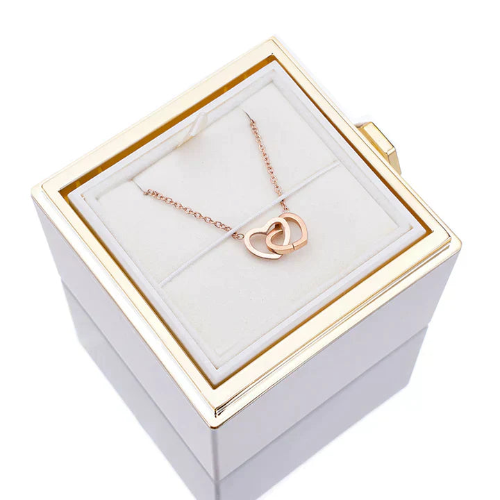 💖 Colar Dois Corações com Rosa Eternizada + Nomes Gravados!