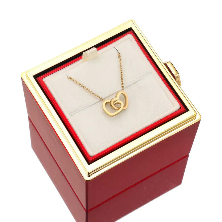 💖 Colar Dois Corações com Rosa Eternizada + Nomes Gravados!