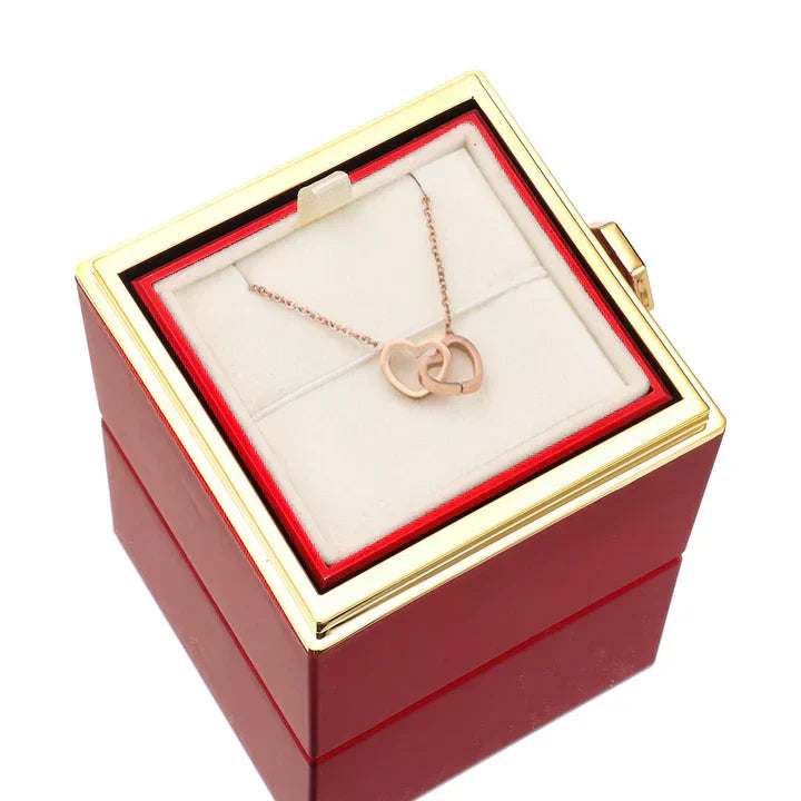 💖 Colar Dois Corações com Rosa Eternizada + Nomes Gravados!