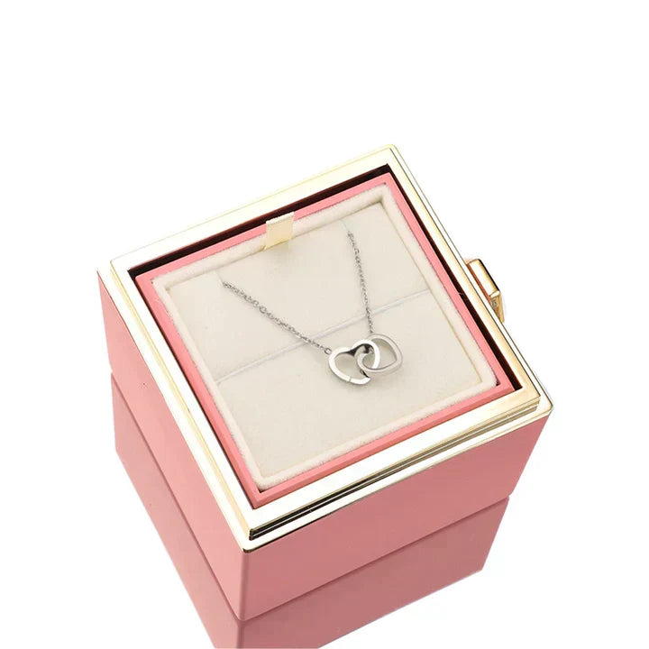 💖 Colar Dois Corações com Rosa Eternizada + Nomes Gravados!